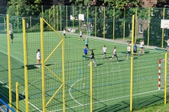 Lekcja-WF-na-odnowionym-boisku-szkolnym