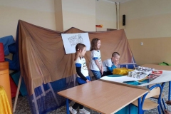 uczniowie-klasy-2-A-graja-w-Postaw-na-Milion-1