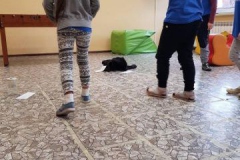 uczniowie-segreguja-smieci