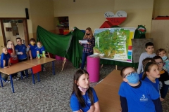 uczniowie-ogladaja-teledysk-Kocham-Cie-Polsko